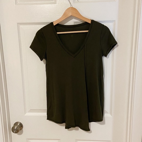 Lululemon Knot A Problem Tee in Dark Olive - Picture 6 of 10